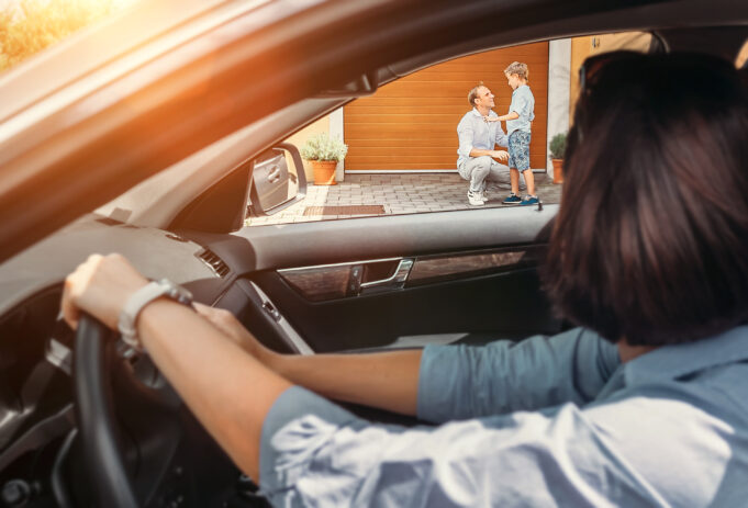 Ζώντας τα παιδιά σε δύο σπίτια μετά τον χωρισμό: Βοηθήστε τα να τα βγάλουν πέρα